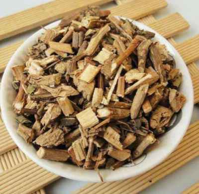 藿香正气水抹脚底，会有意想不到的疗效！